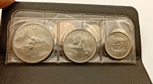 7 Vintage 1964-1977 Rhodesia Coins in Plastic Coin Flip -Uncirculated