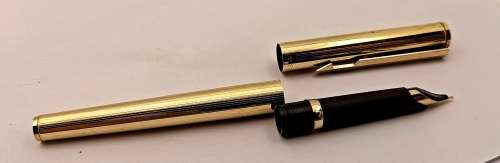 Vintage1980`s Parker Arrow(Rolled Gold -Plated) Fountain Pen -No Cartridge