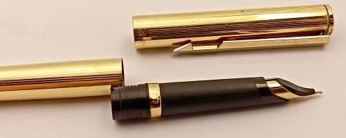 Vintage1980`s Parker Arrow(Rolled Gold -Plated) Fountain Pen -No Cartridge