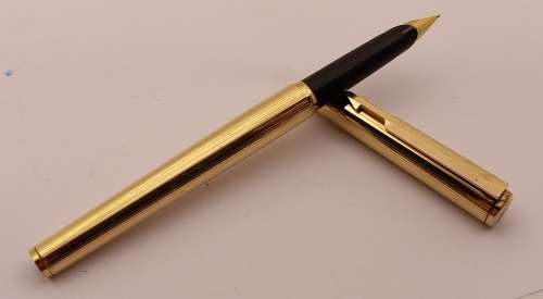 Vintage1980`s Parker Arrow(Rolled Gold -Plated) Fountain Pen -No Cartridge