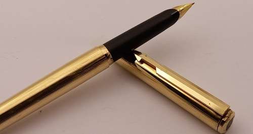 Vintage1980`s Parker Arrow(Rolled Gold -Plated) Fountain Pen -No Cartridge