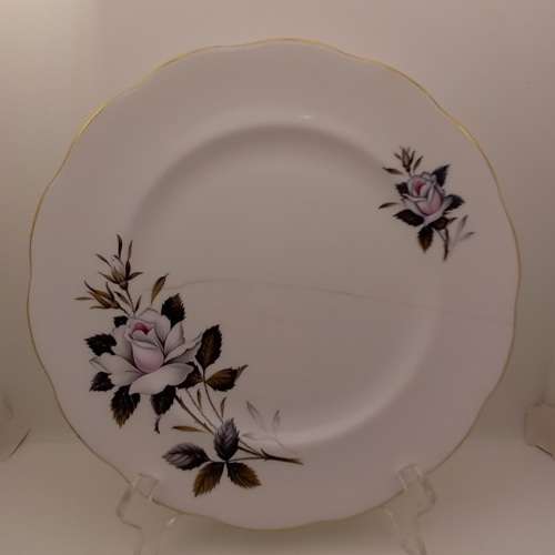 Vintage Porcelain Royal Albert QUEENS MESSENGER Dinner pate  (265mm)   (BADLY CRACKED)