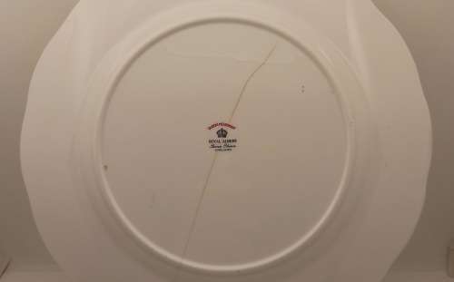 Vintage Porcelain Royal Albert QUEENS MESSENGER Dinner pate  (265mm)   (BADLY CRACKED)