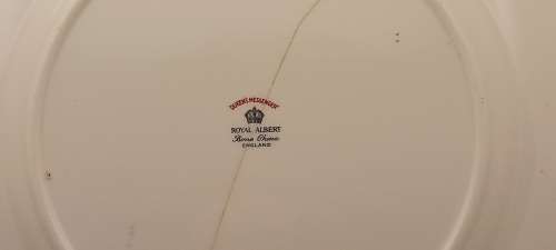 Vintage Porcelain Royal Albert QUEENS MESSENGER Dinner pate  (265mm)   (BADLY CRACKED)