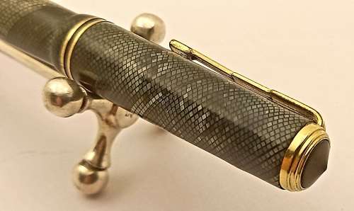 Vintage Summit Sentinel unbreakable Leaver filled fountain pen 14kt gold Nib-No Ink sac