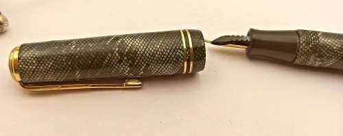 Vintage Summit Sentinel unbreakable Leaver filled fountain pen 14kt gold Nib-No Ink sac