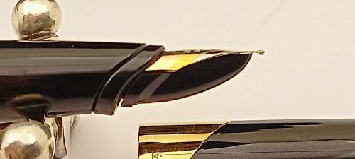 Unused Black Ellipse Parker Fountain Pen with 18kt Gold 750  Medium Nib in Box -Made in France