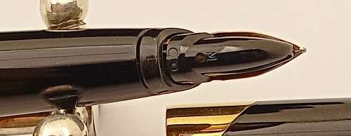 Unused Black Ellipse Parker Fountain Pen with 18kt Gold 750  Medium Nib in Box -Made in France
