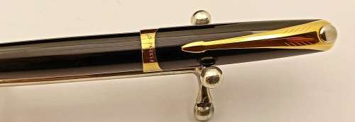 Unused Black Ellipse Parker Fountain Pen with 18kt Gold 750  Medium Nib in Box -Made in France