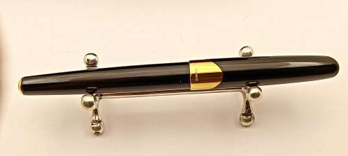 Unused Black Ellipse Parker Fountain Pen with 18kt Gold 750  Medium Nib in Box -Made in France