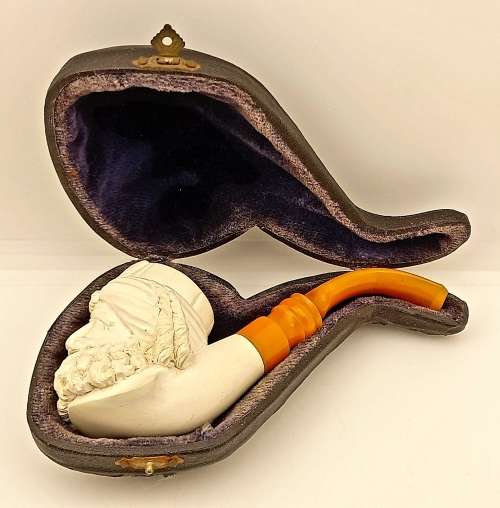 Vintage Hand Carved Meerschaum Tobacco Pipe in Original Case