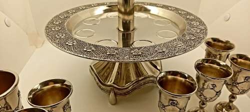 Large Vintage Silver plated Kiddush Wine Fountain with 1 Large and 8 smaller Cups