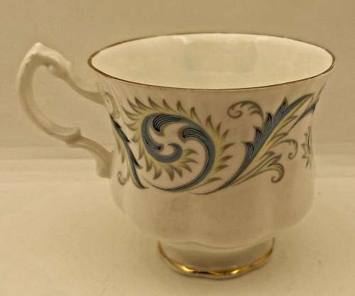 Vintage Royal Standard "Garland" Fine Bone China Tea Cup 82x107x82mm