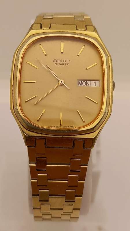 Pre-owned Vintage 1980 Seiko 5933-5010 Mens Quarts watch 010557-Working -strap need repairs