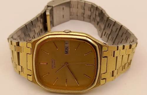 Pre-owned Vintage 1980 Seiko 5933-5010 Mens Quarts watch 010557-Working -strap need repairs