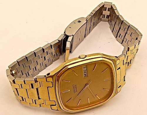 Pre-owned Vintage 1980 Seiko 5933-5010 Mens Quarts watch 010557-Working -strap need repairs