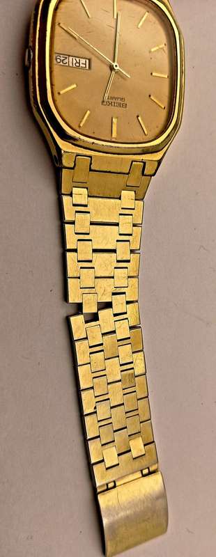 Pre-owned Vintage 1980 Seiko 5933-5010 Mens Quarts watch 010557-Working -strap need repairs
