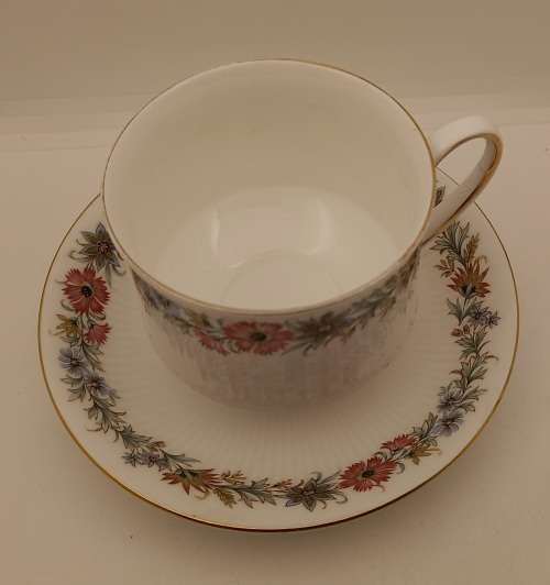 Vintage Paragon BELINDA Stoke-on-Trent Duo-By Appointment to the Queen-cup has a chip on bottom