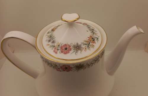 Vintage Paragon BELINDA Stoke-on-Trent Teapot-By Appointment to the Queen-Lid has a chip