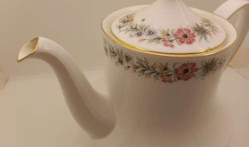 Vintage Paragon BELINDA Stoke-on-Trent Teapot-By Appointment to the Queen-Lid has a chip