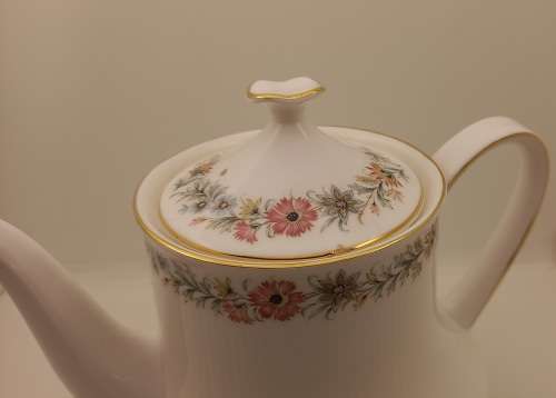 Vintage Paragon BELINDA Stoke-on-Trent Teapot-By Appointment to the Queen-Lid has a chip