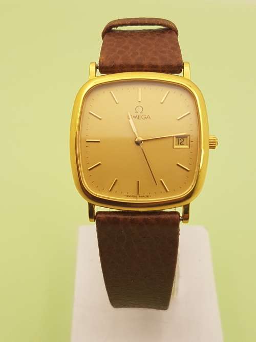 Pre-owned Ladies Omega-DeVille Quartz watch Swiss -Working- Back cover Engraved- Omega box