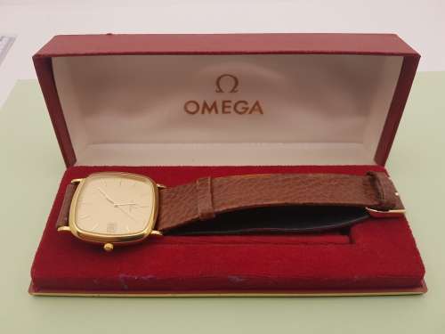 Pre-owned Ladies Omega-DeVille Quartz watch Swiss -Working- Back cover Engraved- Omega box