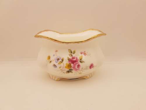 1970`s Royal Albert TENDERNESS Sugar Bowl  70mm high x 117mmx95mm