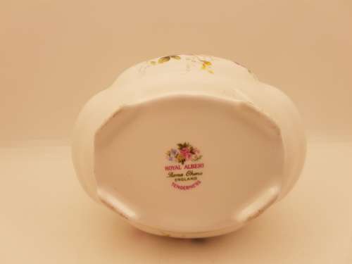 1970`s Royal Albert TENDERNESS Sugar Bowl  70mm high x 117mmx95mm
