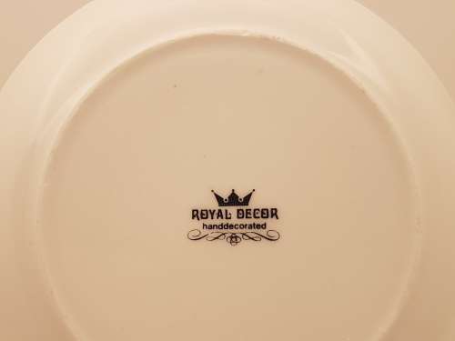 a Small Royal Decor Hand Decorated Plate 145mm