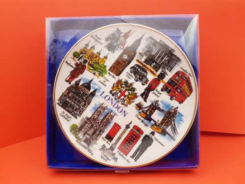 Lambert Souvenirs Medium size Fine Porcelain Plate LONDON with Stand still in box -153mm