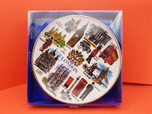 Lambert Souvenirs Medium size Fine Porcelain Plate LONDON with Stand still in box -153mm