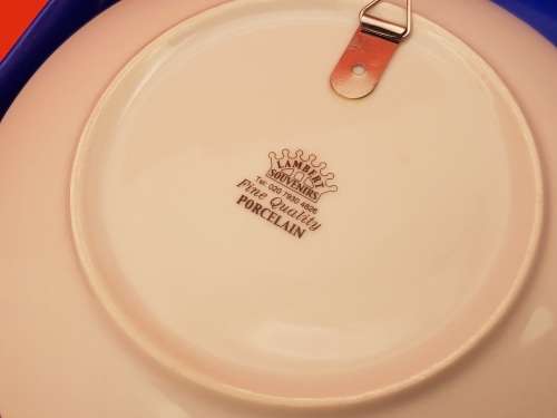 Lambert Souvenirs Medium size Fine Porcelain Plate LONDON with Stand still in box -153mm