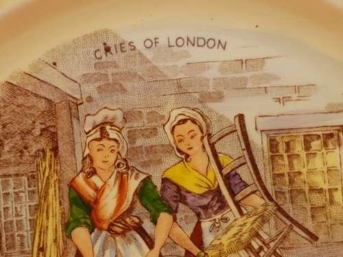 Vintage Crown Devon Fieldings Cries of London Plate -'' Old Chairs to Mend ''-Hand Painted England
