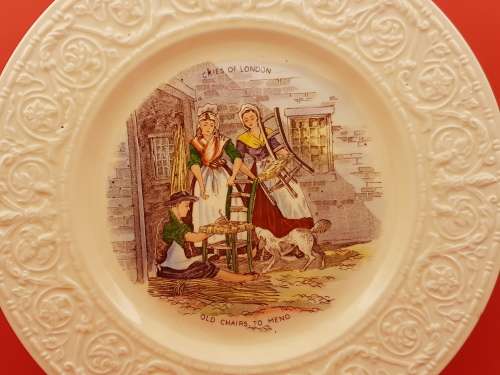 Vintage Crown Devon Fieldings Cries of London Plate -'' Old Chairs to Mend ''-Hand Painted England