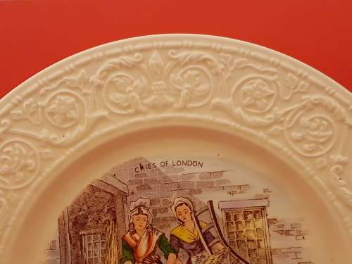 Vintage Crown Devon Fieldings Cries of London Plate -'' Old Chairs to Mend ''-Hand Painted England