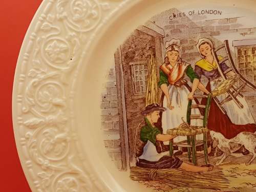 Vintage Crown Devon Fieldings Cries of London Plate -'' Old Chairs to Mend ''-Hand Painted England