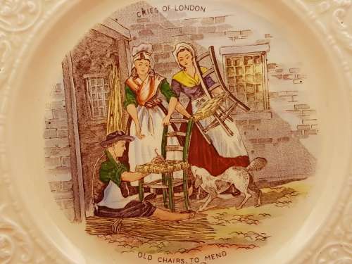 Vintage Crown Devon Fieldings Cries of London Plate -'' Old Chairs to Mend ''-Hand Painted England