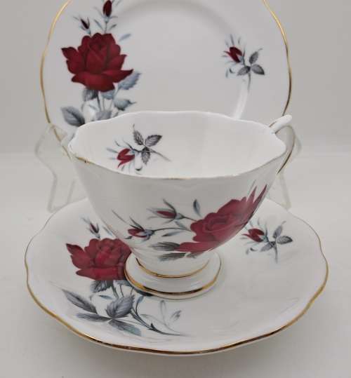 Vintage Royal Albert Bone China `Sweet Romance` Trio -see condition