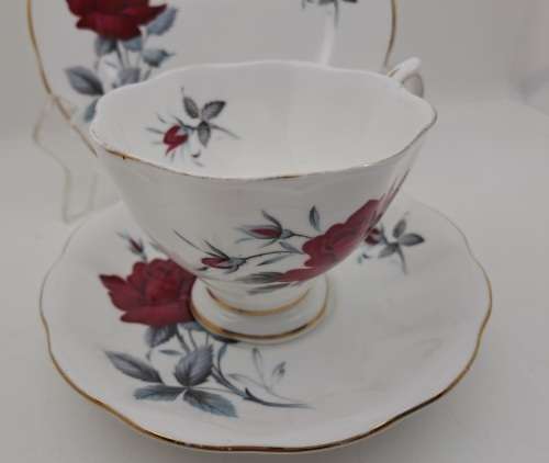Vintage Royal Albert Bone China `Sweet Romance` Trio -see condition