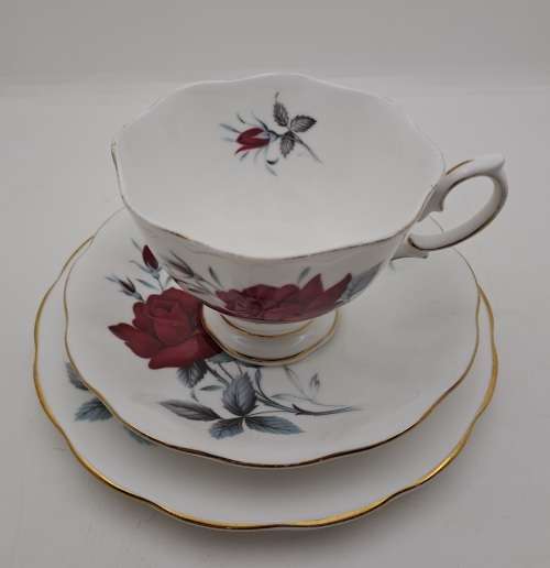 Vintage Royal Albert Bone China `Sweet Romance` Trio -see condition