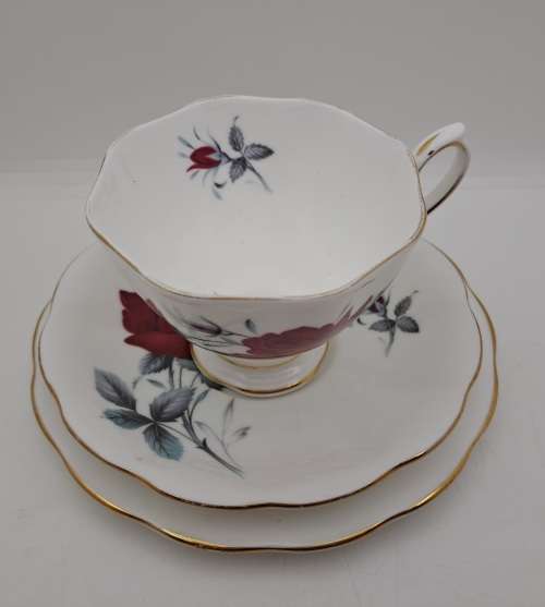 Vintage Royal Albert Bone China `Sweet Romance` Trio -see condition