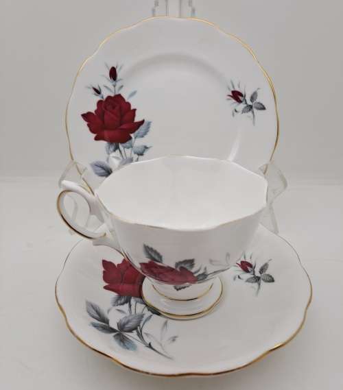 Vintage Royal Albert Bone China `Sweet Romance` Trio -see condition