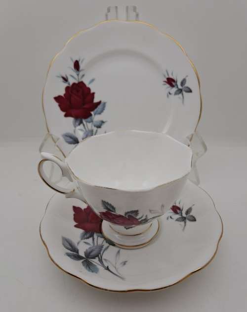 Vintage Royal Albert Bone China `Sweet Romance` Trio -see condition