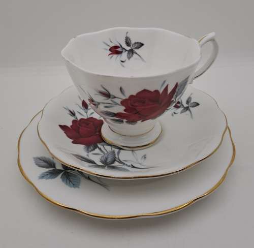 Vintage Royal Albert Bone China `Sweet Romance` Trio -see condition