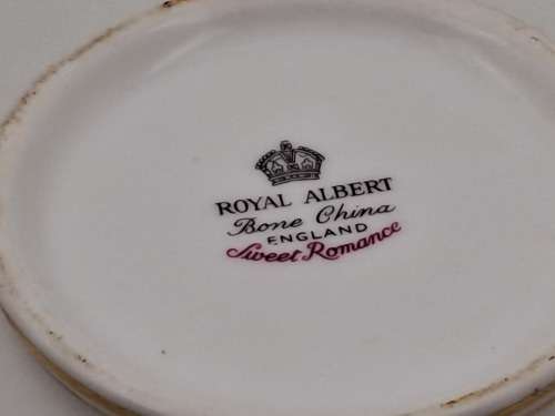 Vintage Royal Albert Bone China `Sweet Romance` Sugar Bowl  -Gold trim have some wear