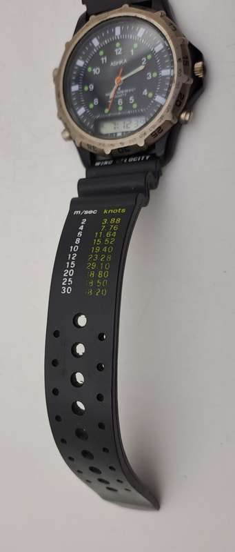 Pre-owned ASHKA Quartz Watch Digital & Analogue-Japan -Working -New Battery Rubber Band