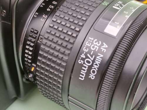 Vintage Nikon F-401 AF SLR Film Camera with Nikkor 35-70mm 1:3.3-4.5 Auto Focus Lens+Bag