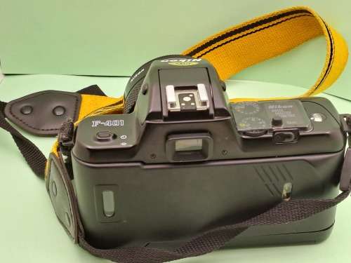 Vintage Nikon F-401 AF SLR Film Camera with Nikkor 35-70mm 1:3.3-4.5 Auto Focus Lens+Bag