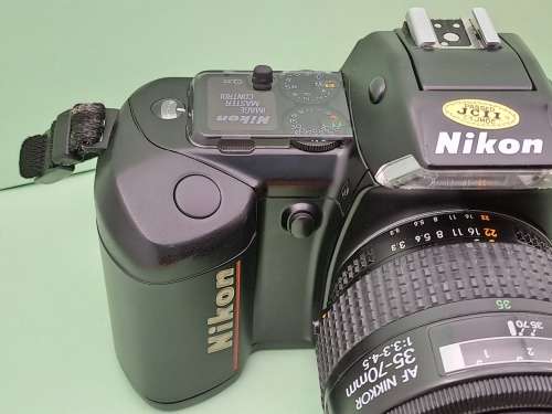 Vintage Nikon F-401 AF SLR Film Camera with Nikkor 35-70mm 1:3.3-4.5 Auto Focus Lens+Bag